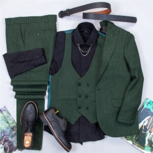yeşil takım elbise erkek kombini